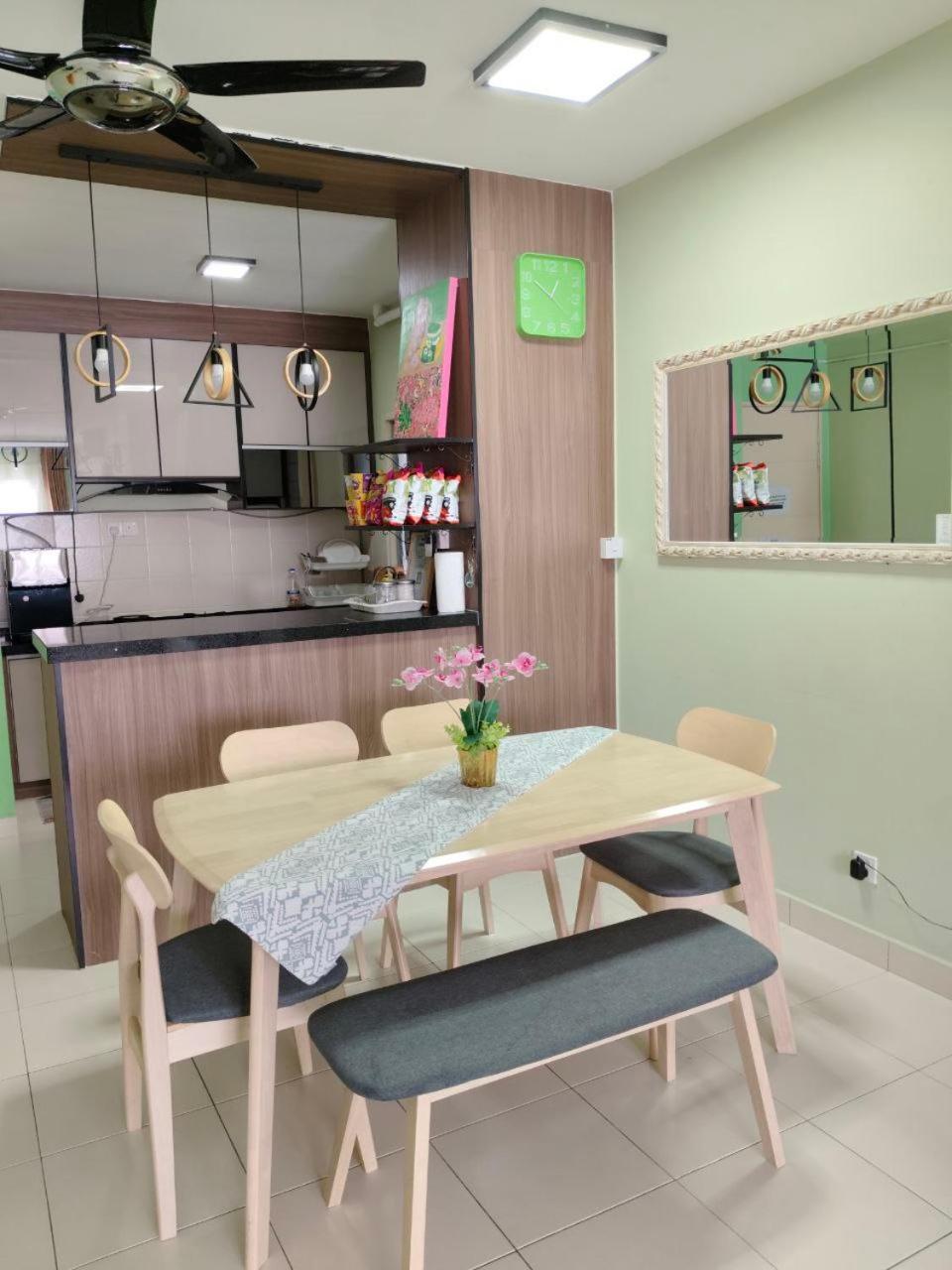 Nena Homestay Setia Alam, Air Conditioned, High Speed Internet Shah Alam Esterno foto